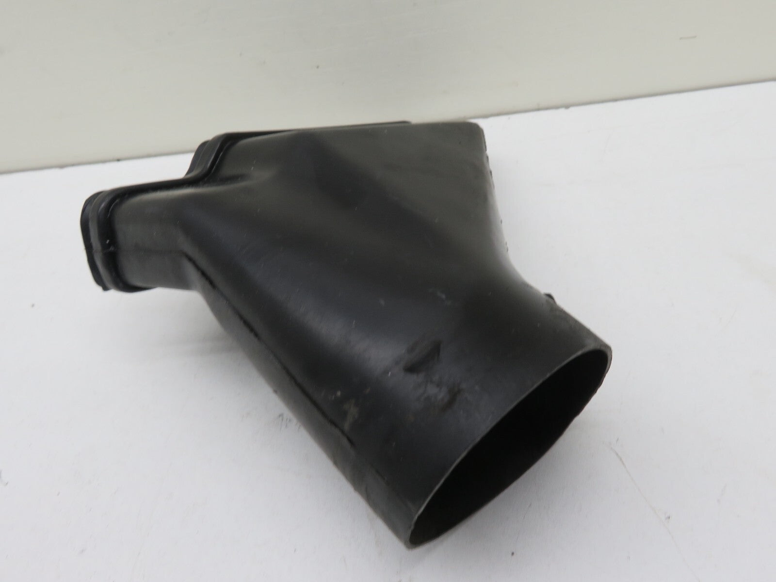 BMW E36 3 SERIES ALTERNATOR COOLING DUCT 1730635 1991-1998 1741-8