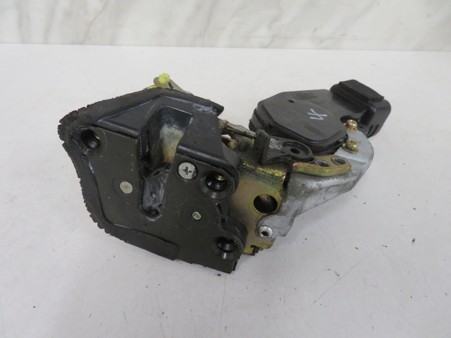 SUZUKI GRAND VITARA 5DR NSR PASSENGER REAR DOOR LOCK CATCH 1998-2005 1447-4