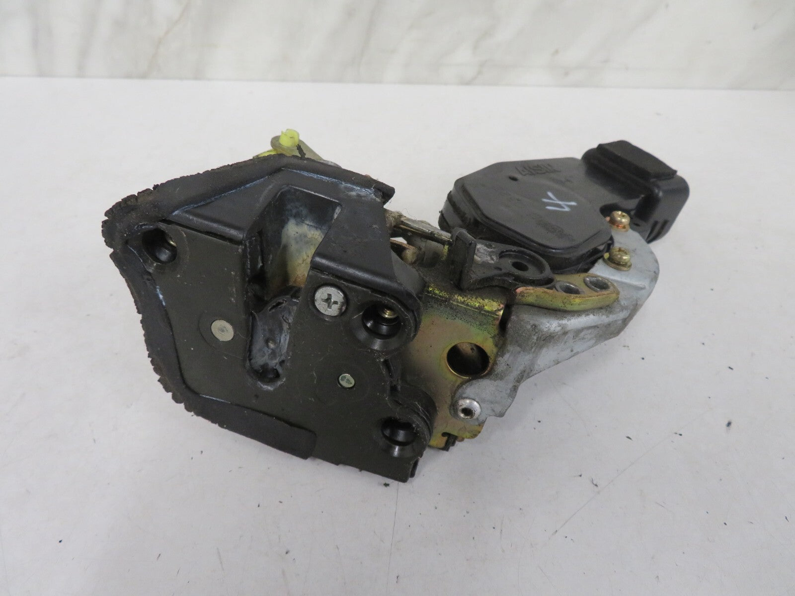 SUZUKI GRAND VITARA 5DR NSR PASSENGER REAR DOOR LOCK CATCH 1998-2005 1447-4