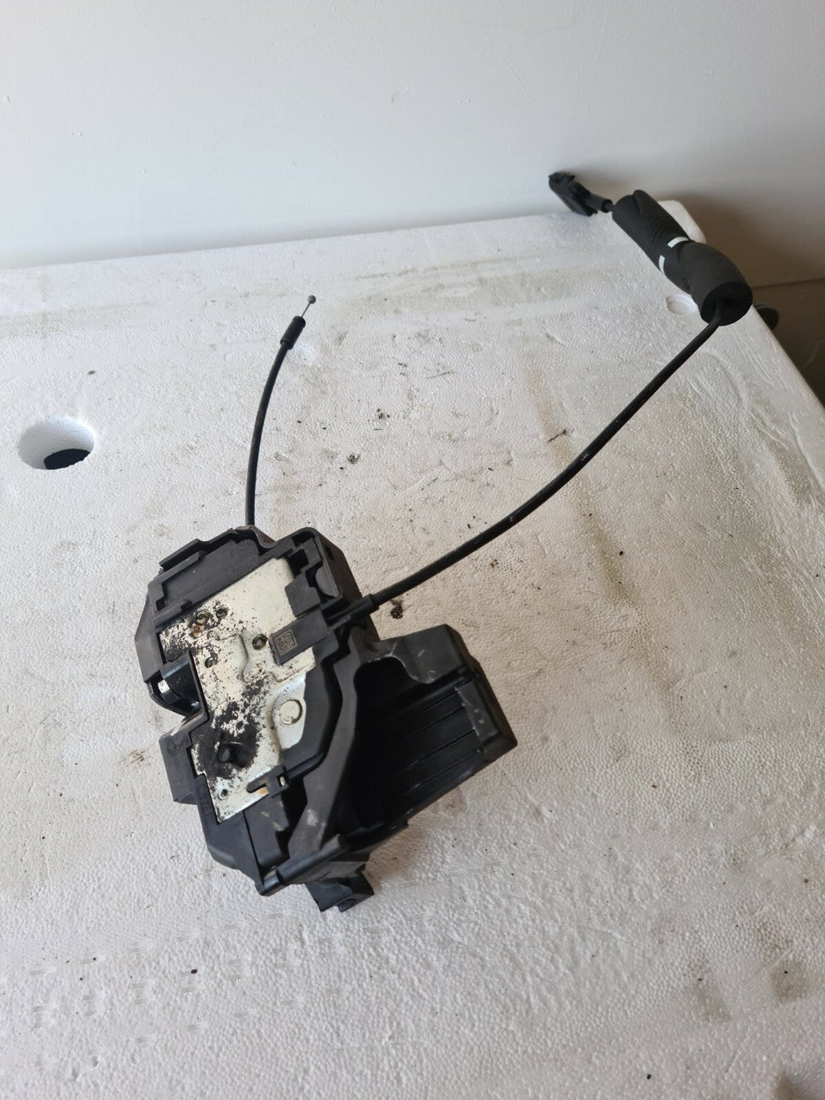 RENAULT SCENIC NSR DOOR LOCK CATCH 2009-2016