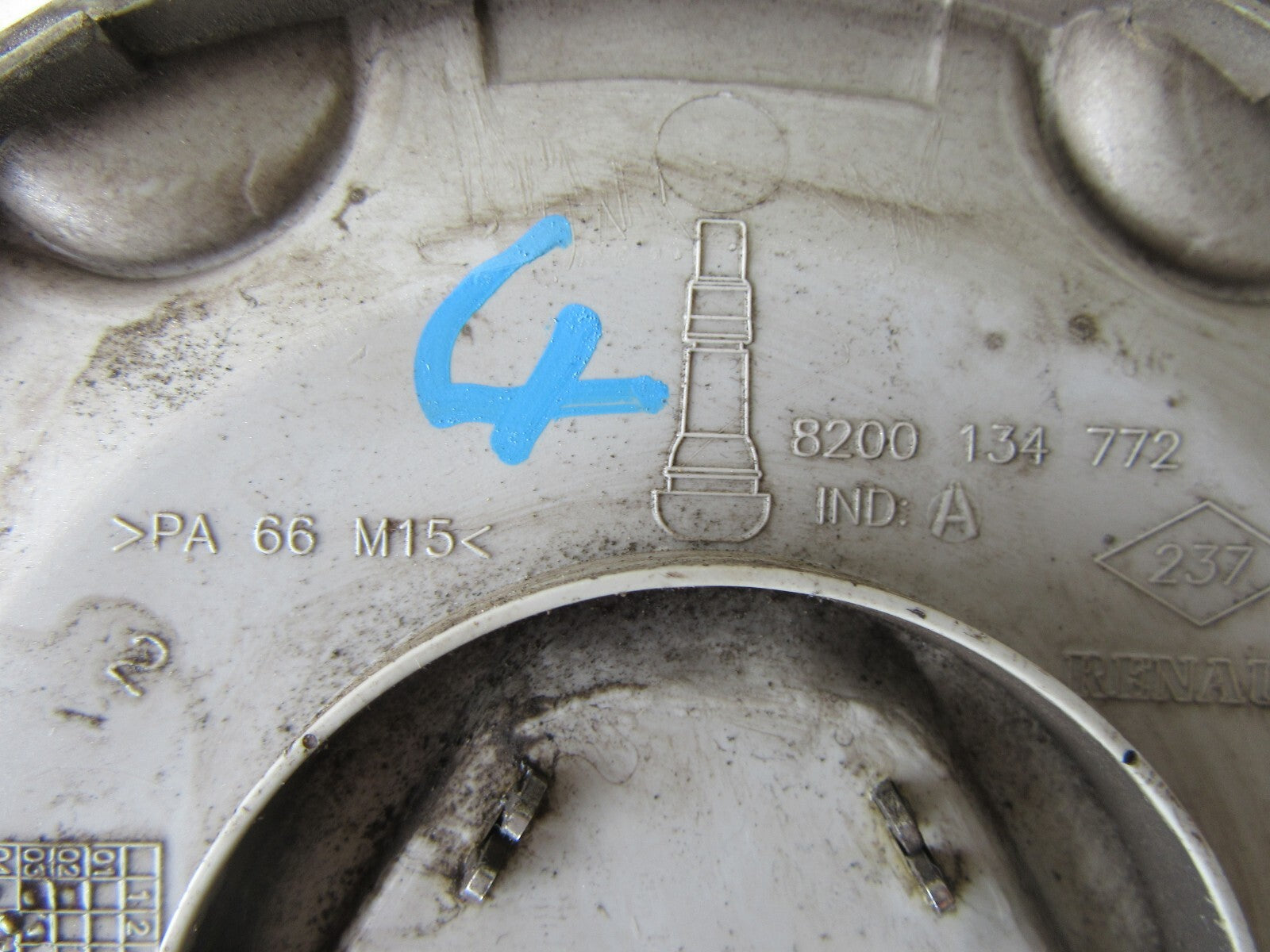 RENAULT SCENIC MK2 ALLOY WHEEL CENTRE CAP-4 2002-2009 AMS1150