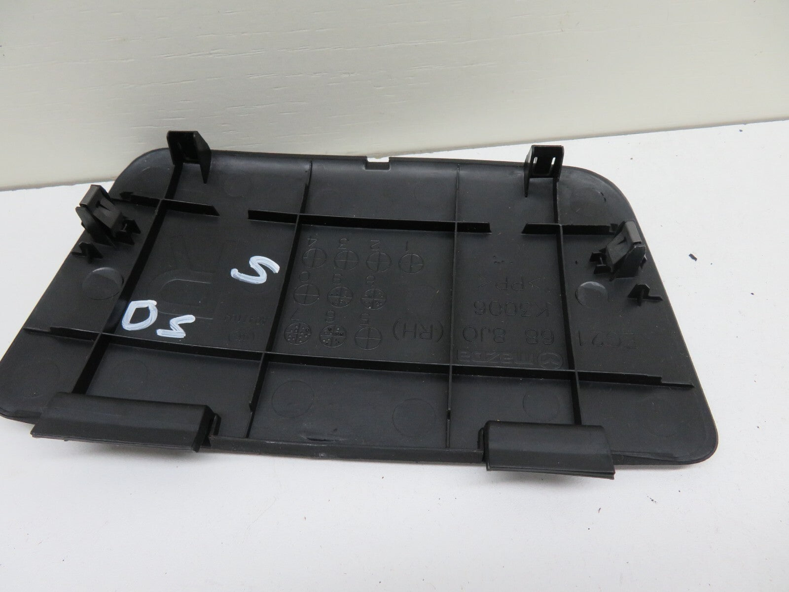 MAZDA CX7 OS DRIVER SIDE REAR BOOT TRIM EG21688J0 2008-2012 1414-5