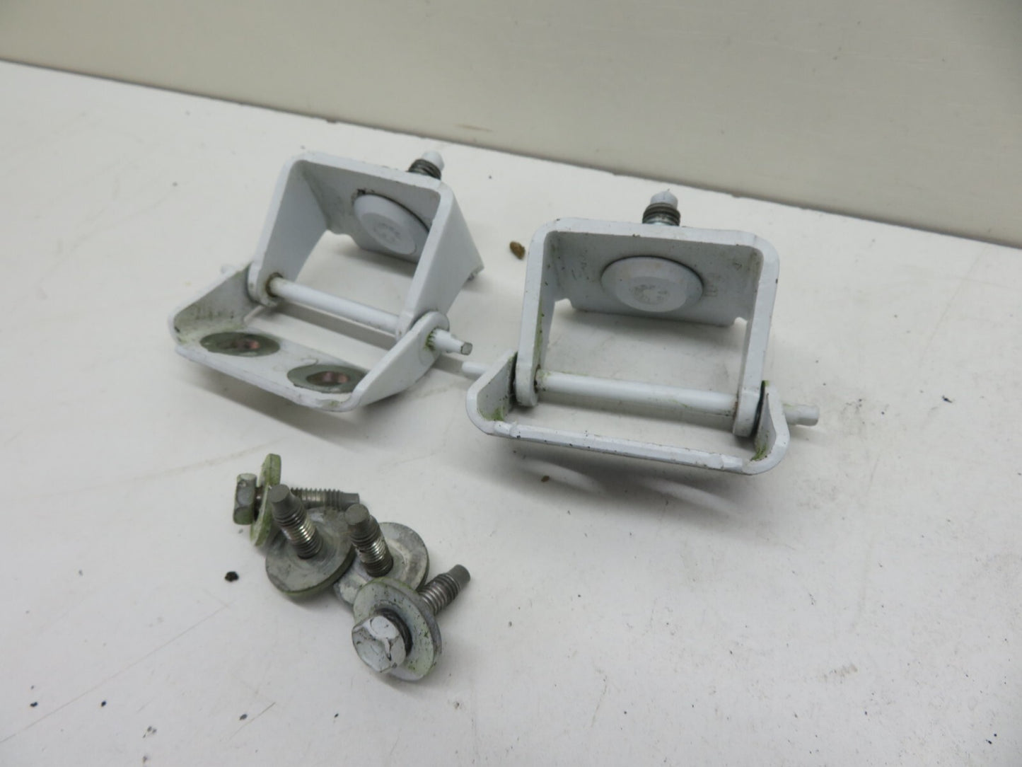FORD FIESTA MK7 ST180 BOOT HINGES WHITE PAIR 2013-2017 1508-26
