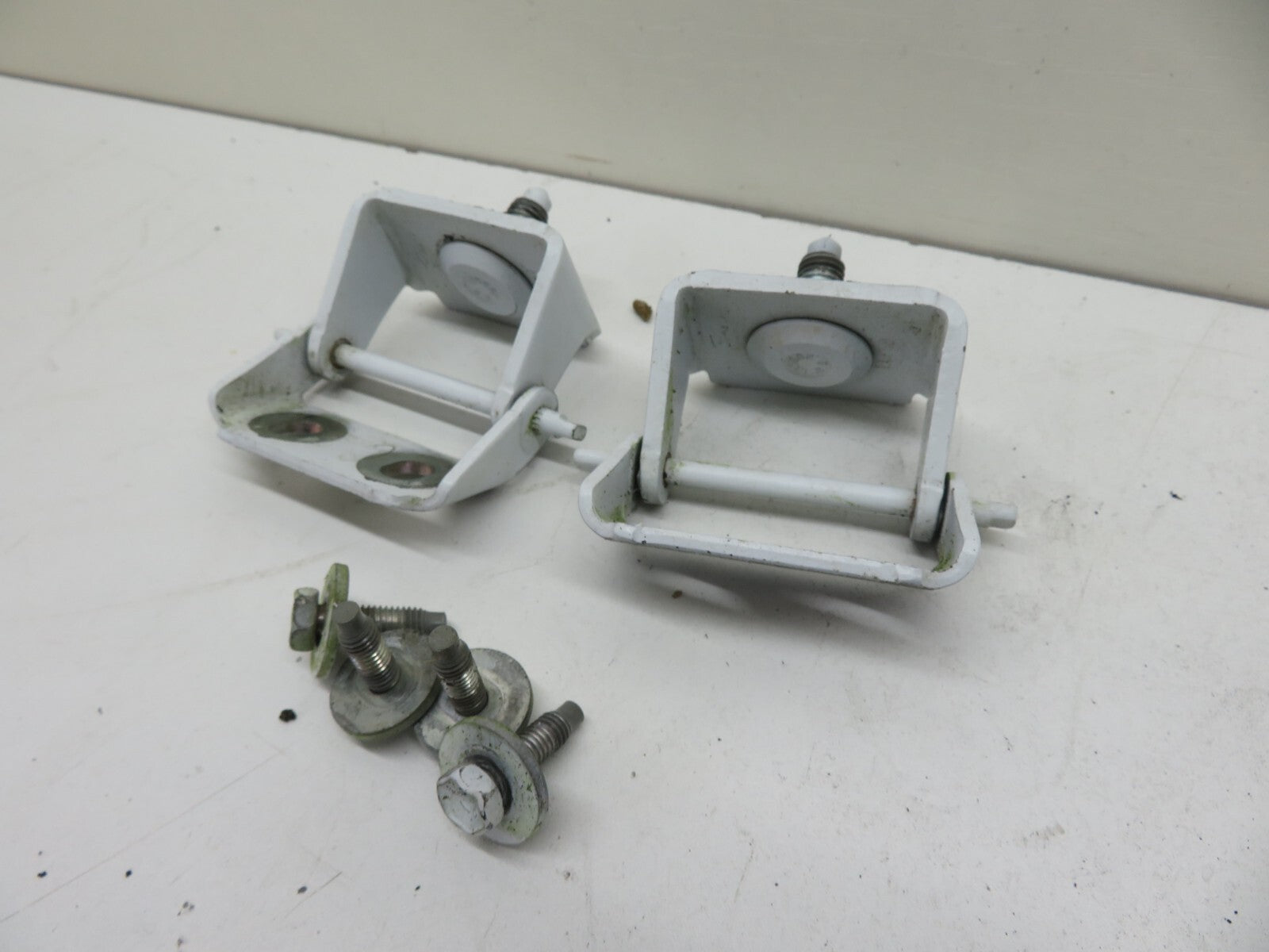 FORD FIESTA MK7 ST180 BOOT HINGES WHITE PAIR 2013-2017 1508-26