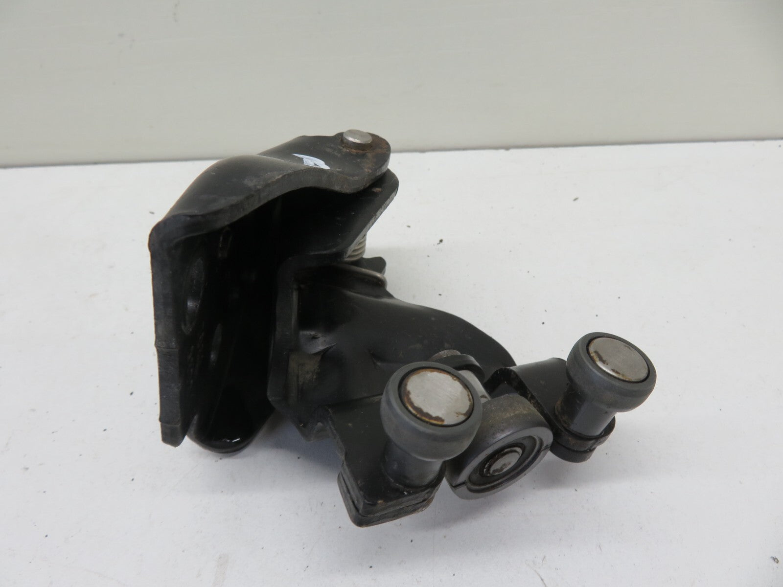 PEUGEOT BIPPER NS SLIDING DOOR MIDDLE ROLLER HINGE 2008-2015 1734-18