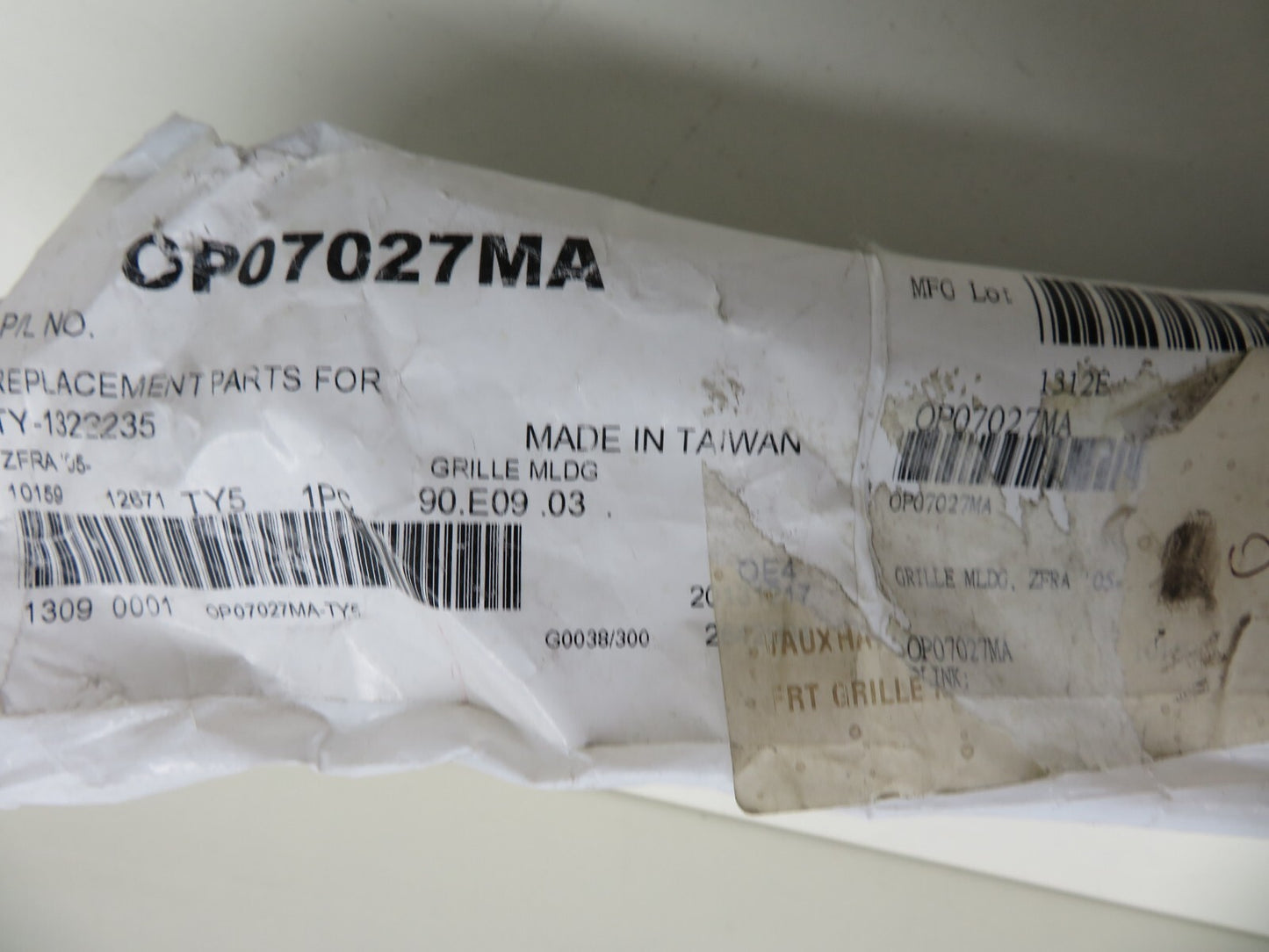 FRONT GRILLE SURROUND TRIM FOR VAUXHALL ZAFIRA OP07027MA 2004-2011