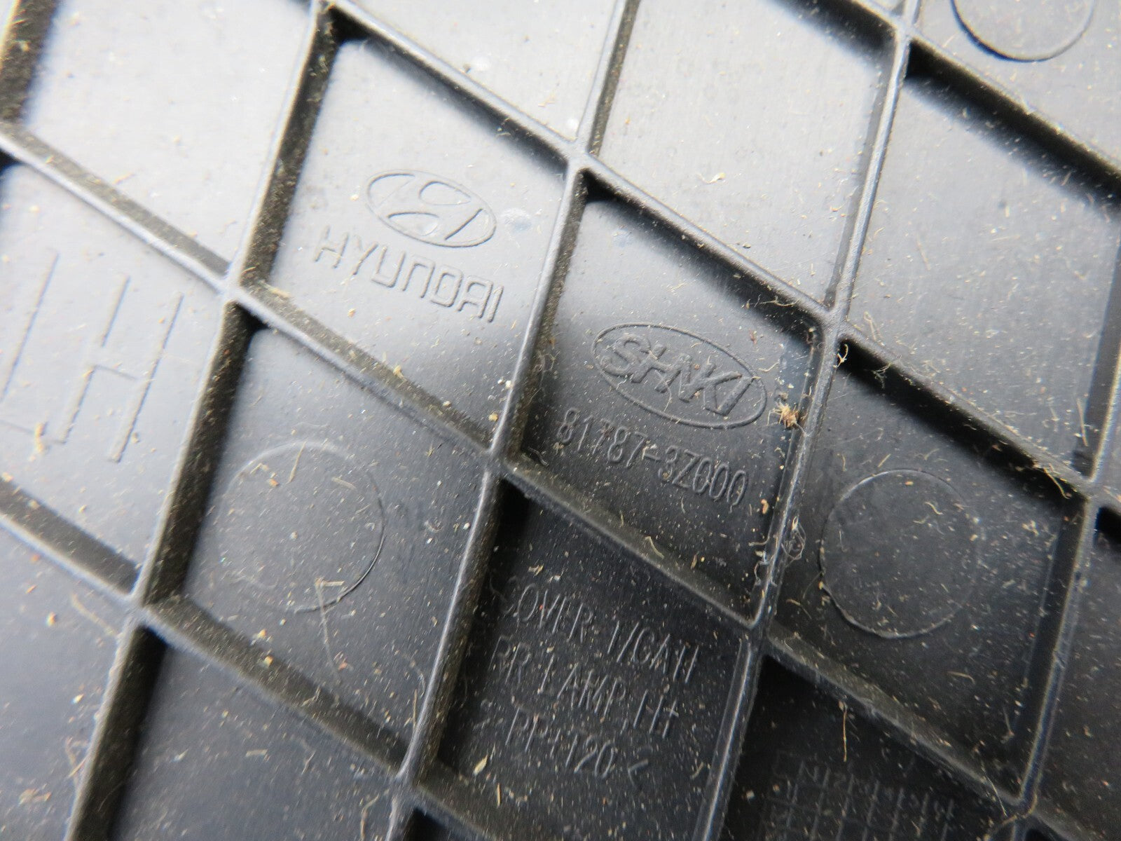 HYUNDAI I40 NS PASSENGER REAR LIGHT ACCESS TRIM 2011-2015 A581-18