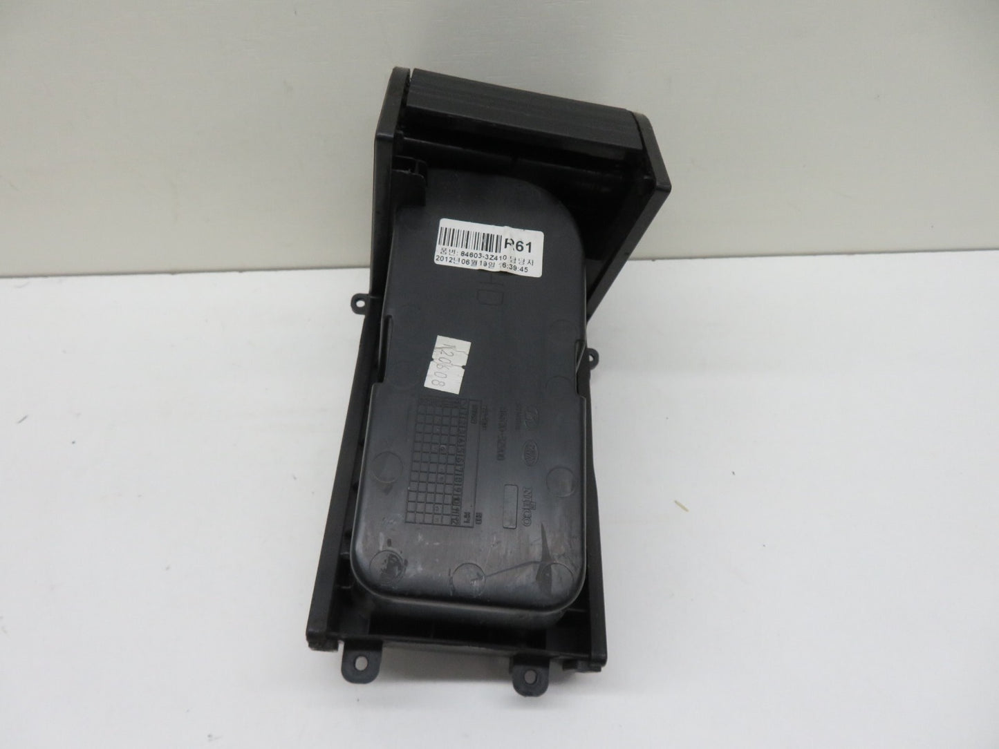 HYUNDAI I40 CENTER CONSOLE STORAGE SLIDE TRAY 84603-3Z410 2011-2015 A581-8