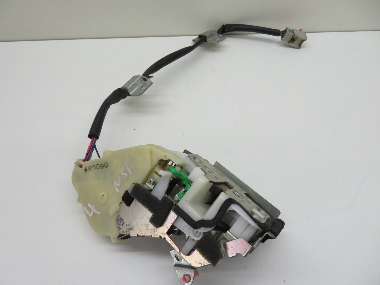 HONDA CRV MK2 NSR PASSENGER REAR DOOR LOCK CATCH 2002-2006 #1200-4