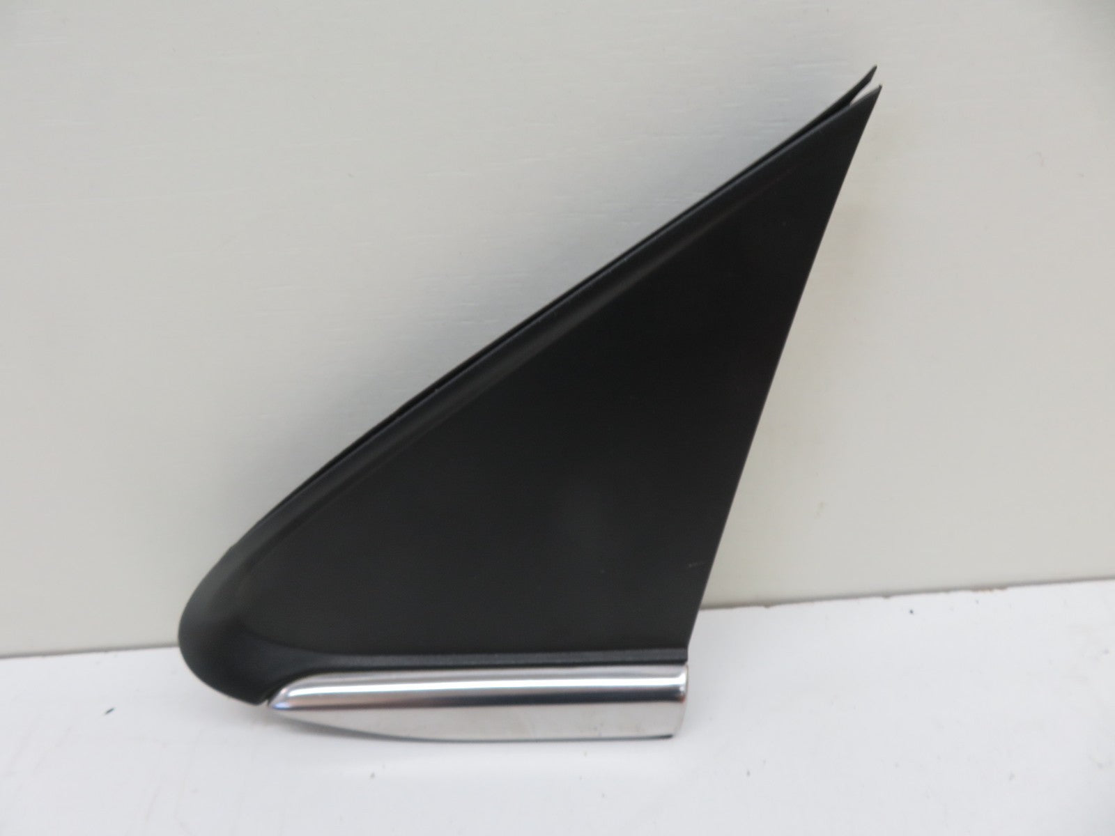 VAUXHALL MOKKA NS PASSENGER FRONT QUARTER TRIM 2012-2016 1739-7