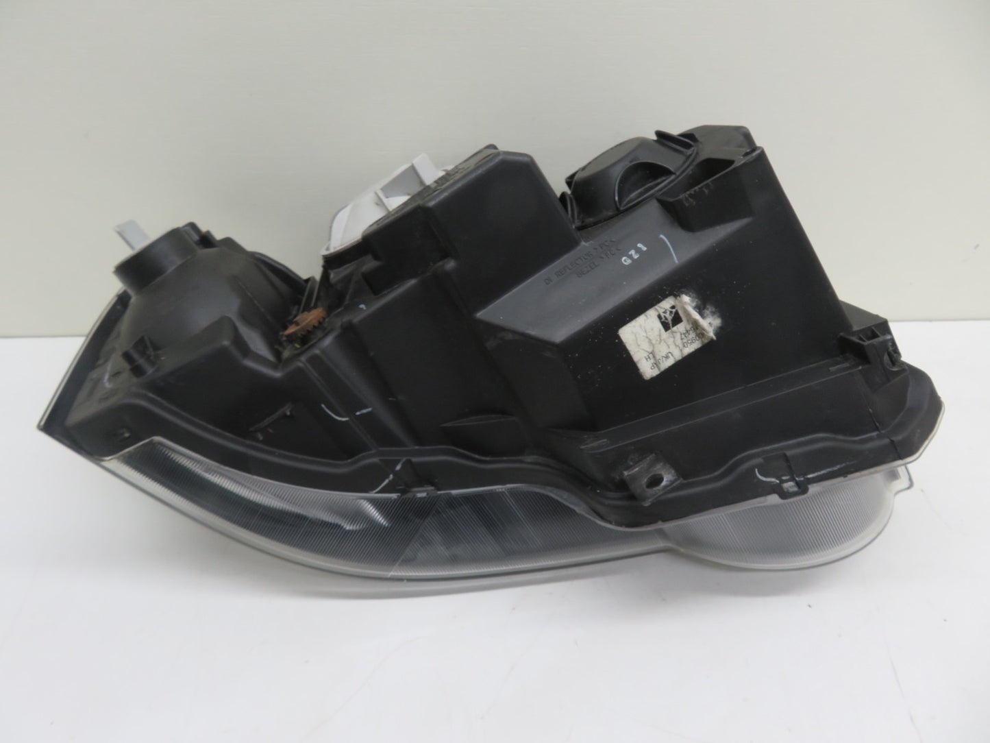 LAND ROVER FREELANDER 1 PASSENGER HEADLIGHT (BOTTOM BRACKETS BROKEN) 2004-2006