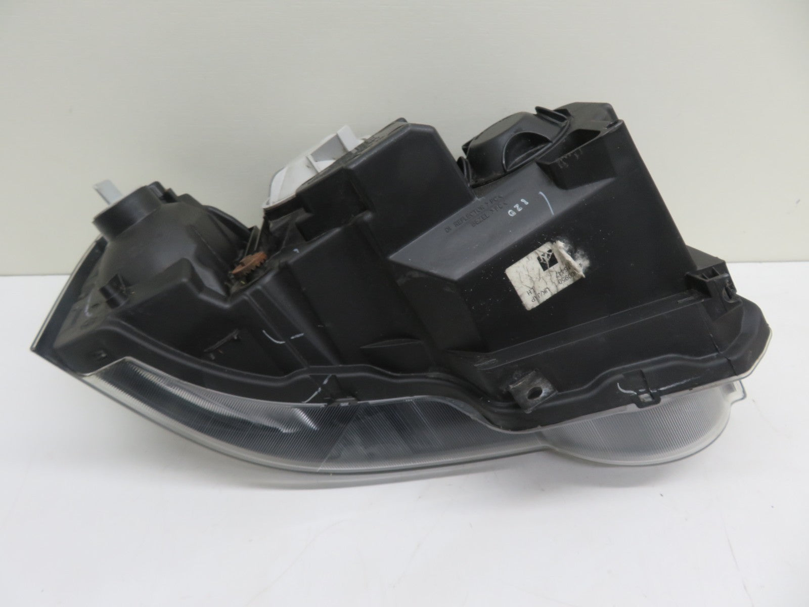 LAND ROVER FREELANDER 1 PASSENGER HEADLIGHT (BOTTOM BRACKETS BROKEN) 2004-2006