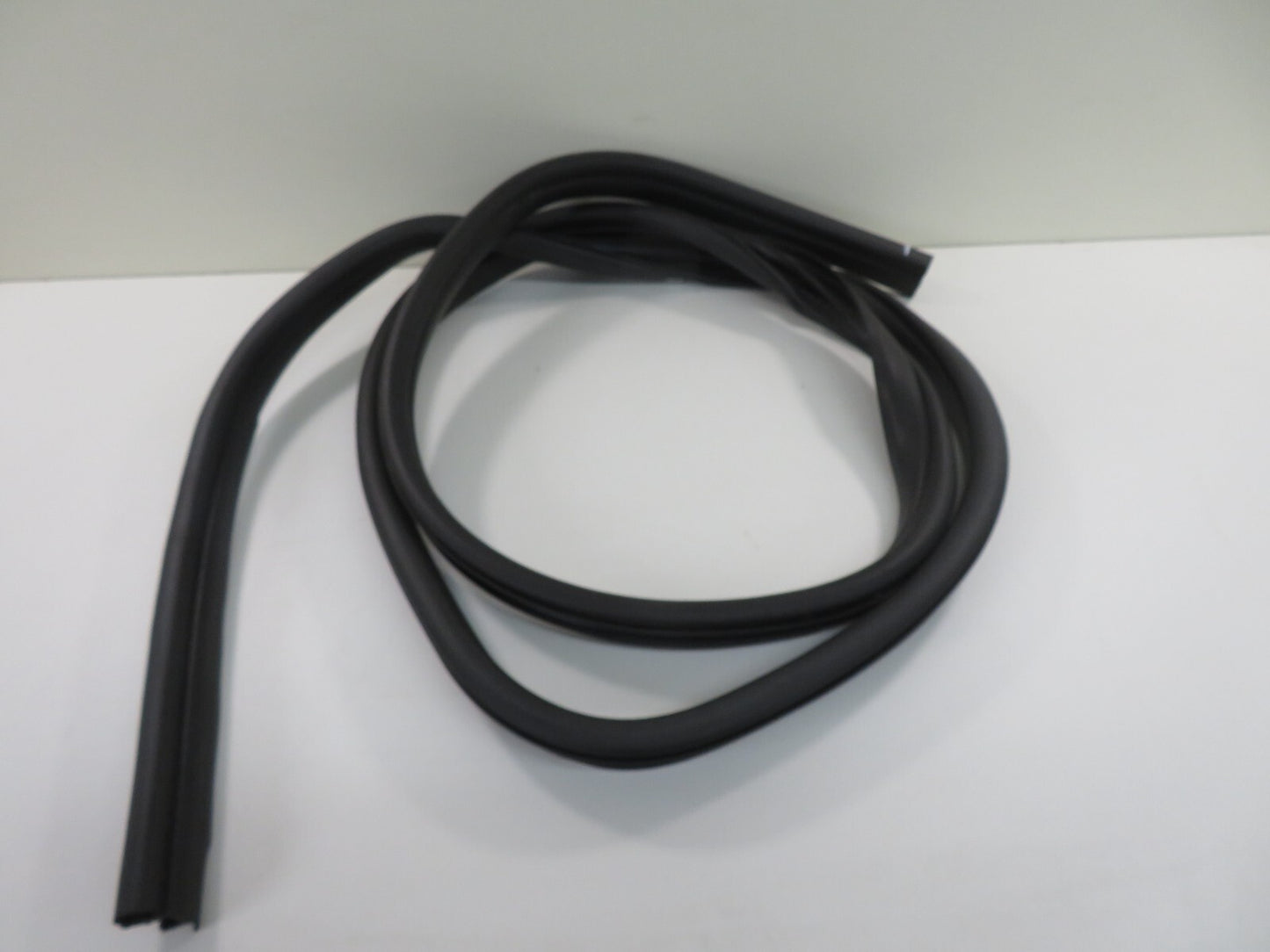 FORD C-MAX NSF PASSENGER FRONT RUBBER DOOR SEAL (ON BODY) 2006-2010 1511-1