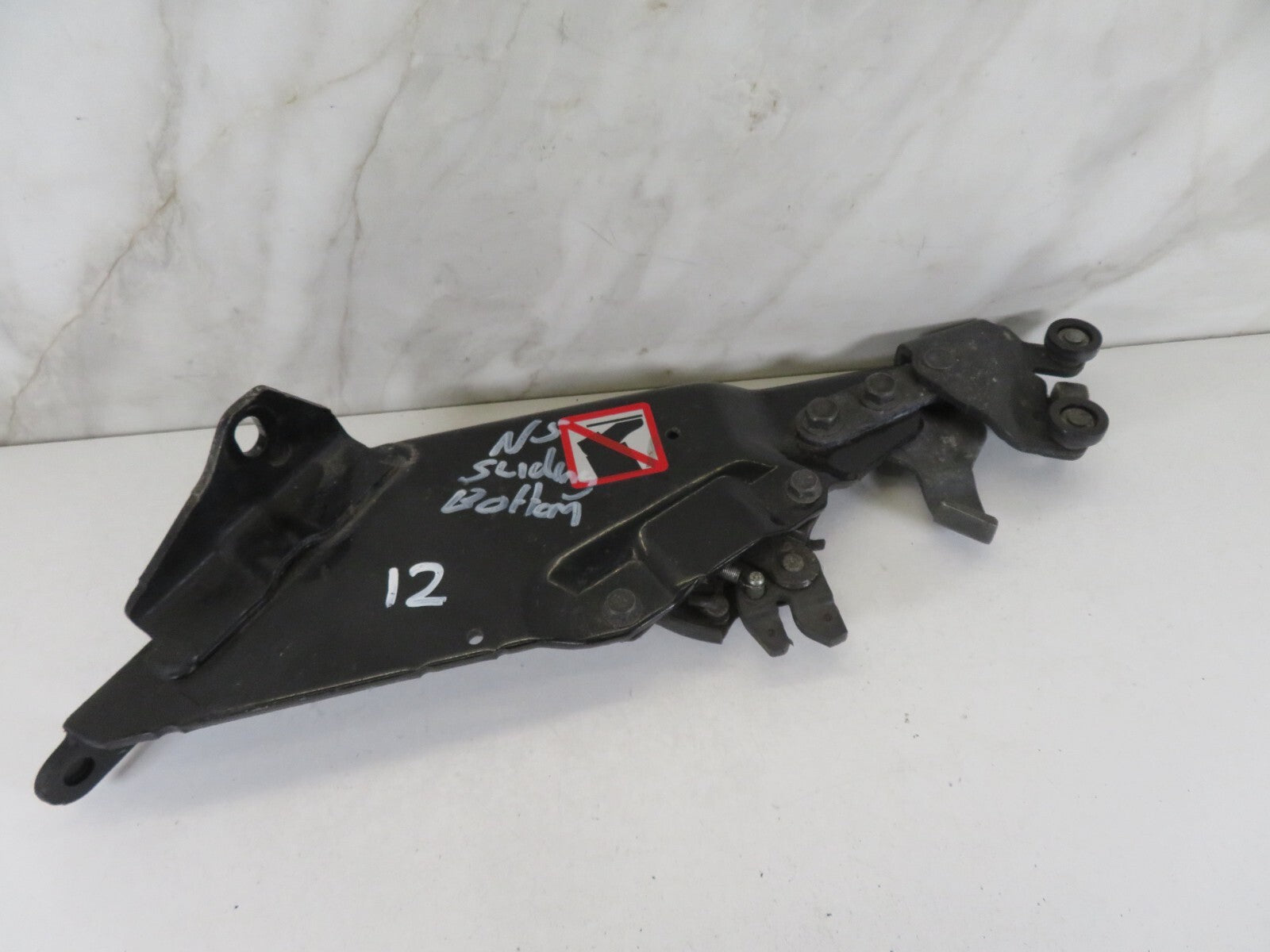 MAZDA 5 MPV NS PASSENGER BOTTOM SLIDING DOOR HINGE 2005-2010 A1427-12