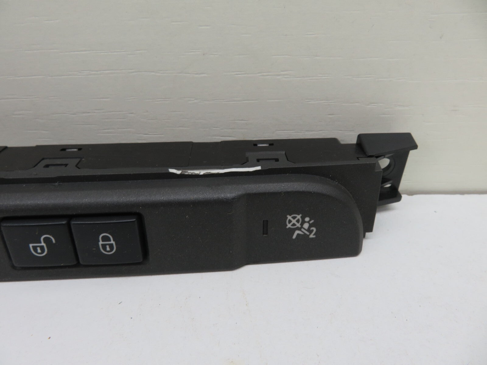 LAND ROVER DISCOVERY 3 HAZARD SWITCH DOOR LOCK SWITCHES 2005-2009 1212-12