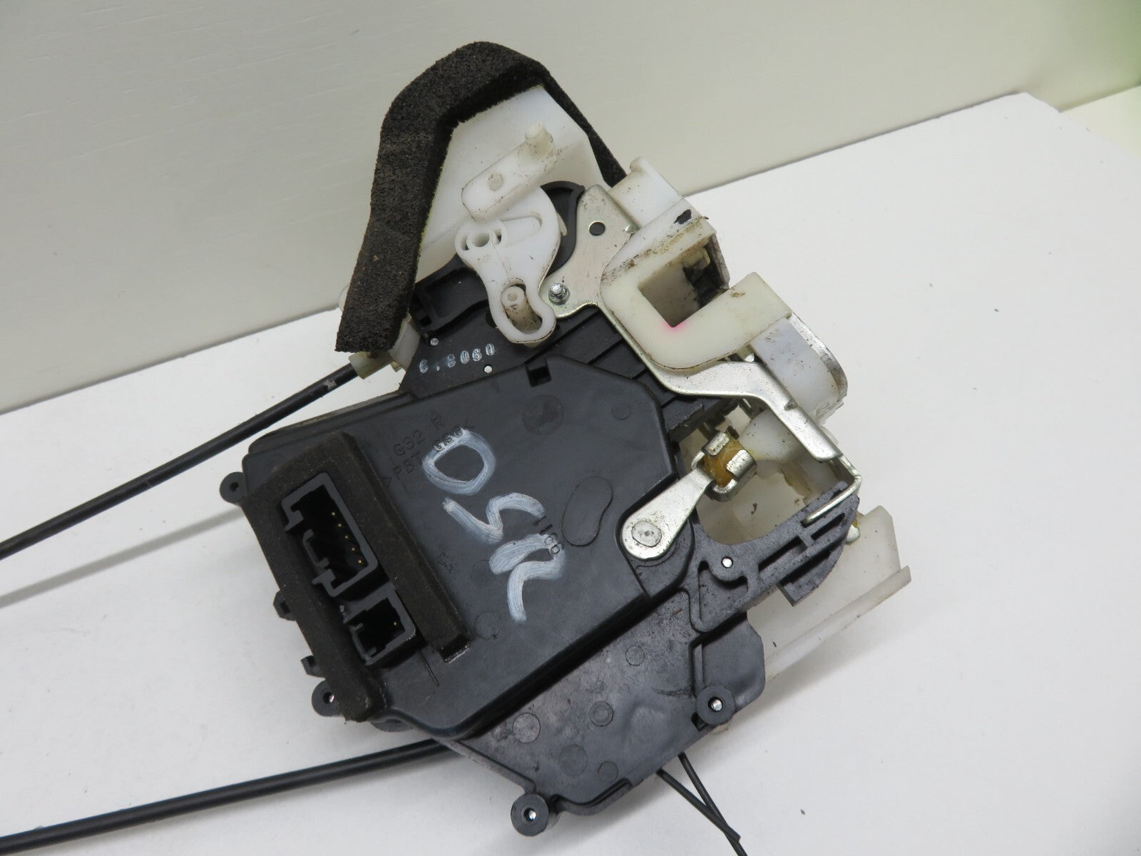 SUBARU FORESTER OSR RIGHT REAR DOOR LOCK CATCH 2008-2013 A601-16