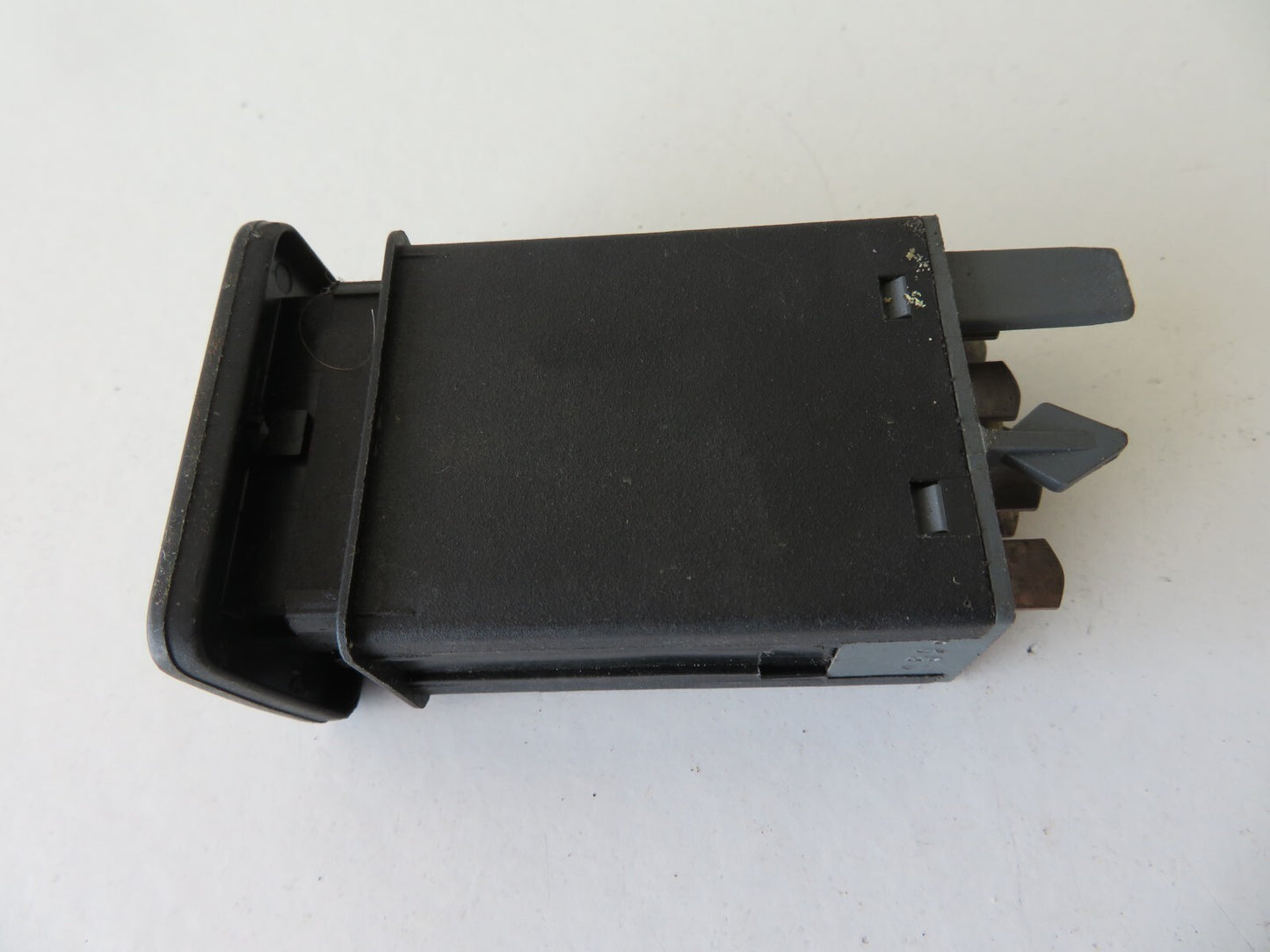 AUDI A3 8P HAZARD SWITCH 1J0 953 235 C 2003-2008 AMS1417