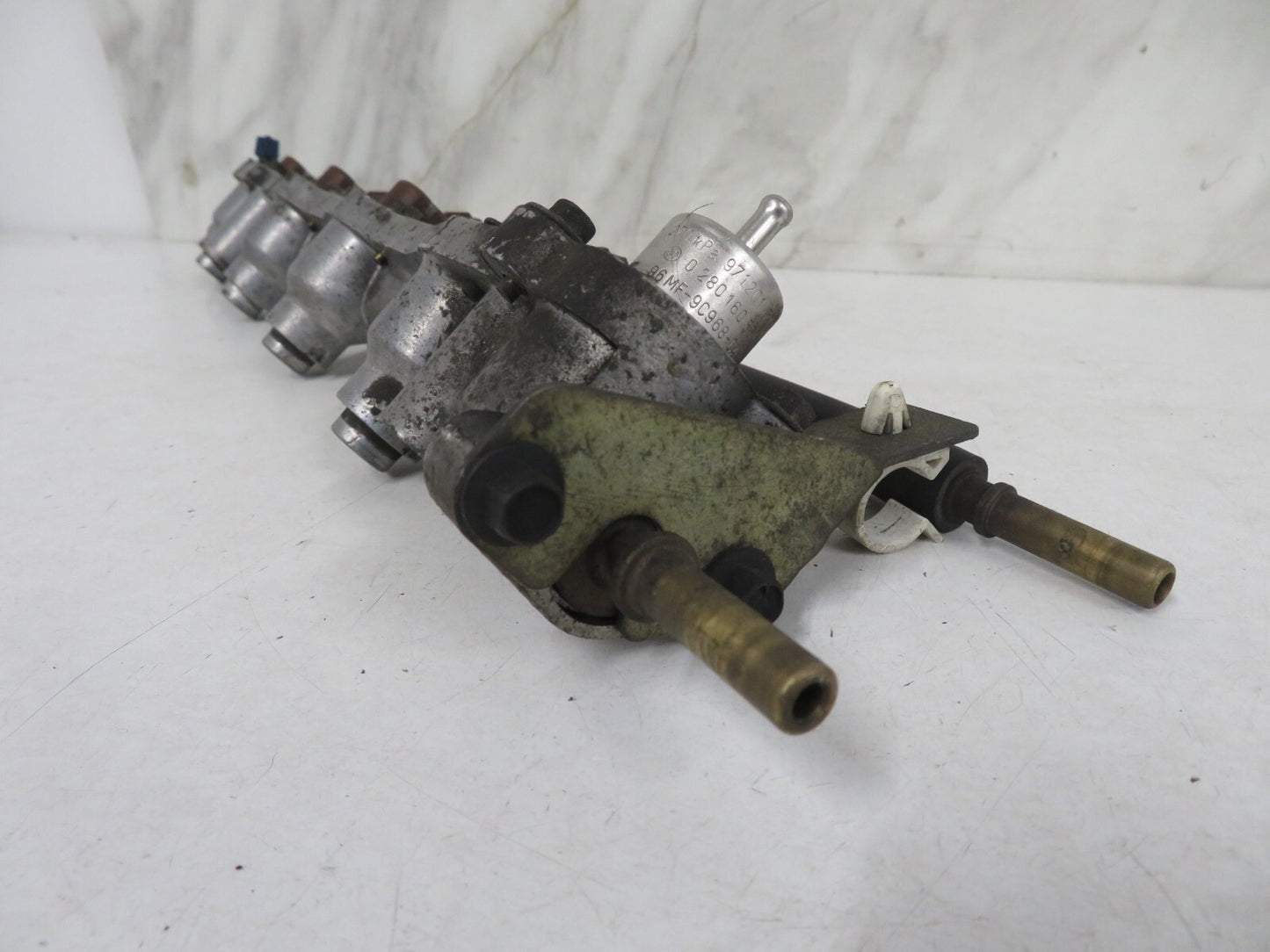 FORD FIESTA FUEL RAIL WITH INJECTORS MF-9H487 1997-2002 1350-3