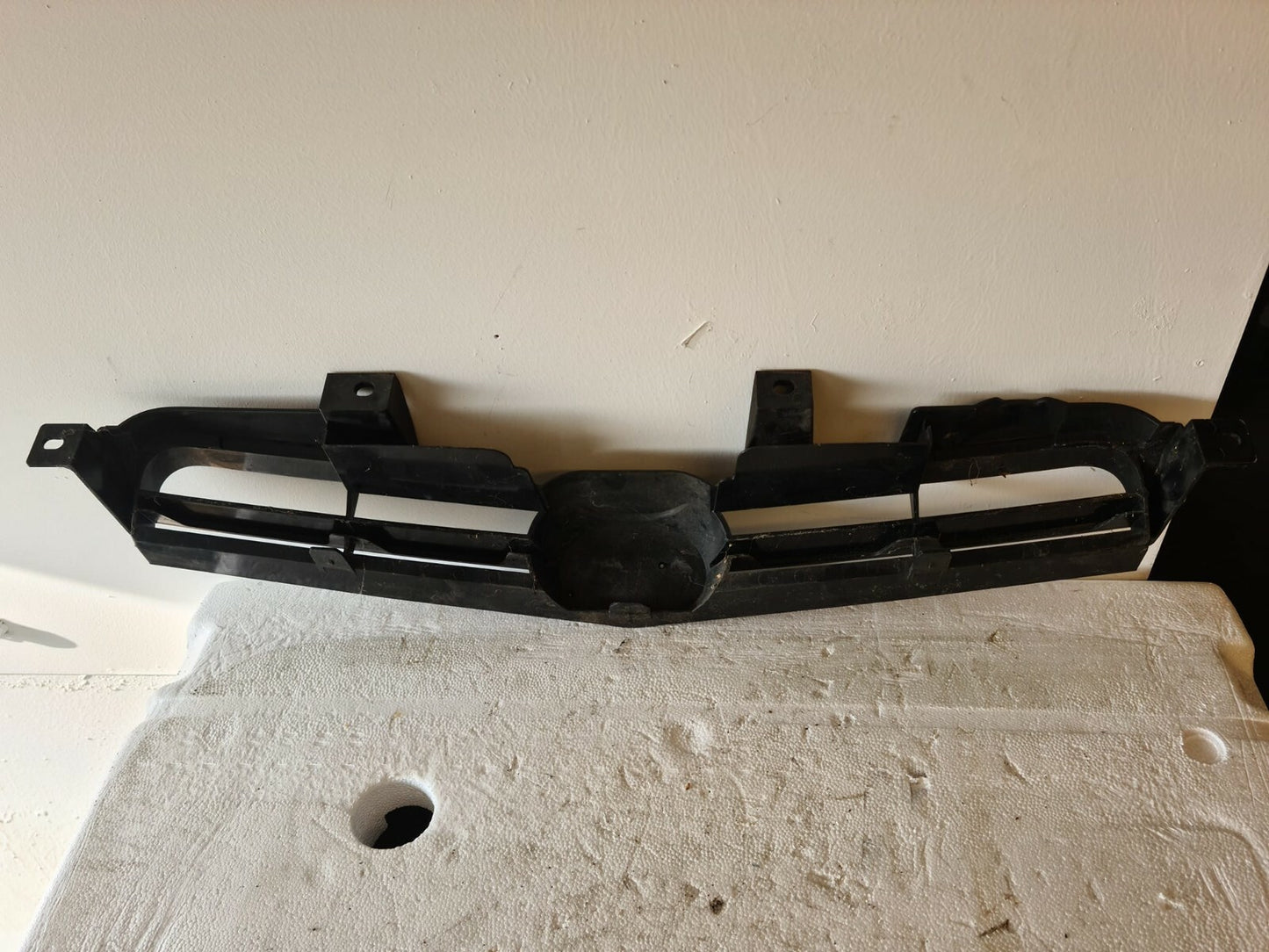 DAIHATSU YRV FRONT UPPER GRILLE 2001-2004