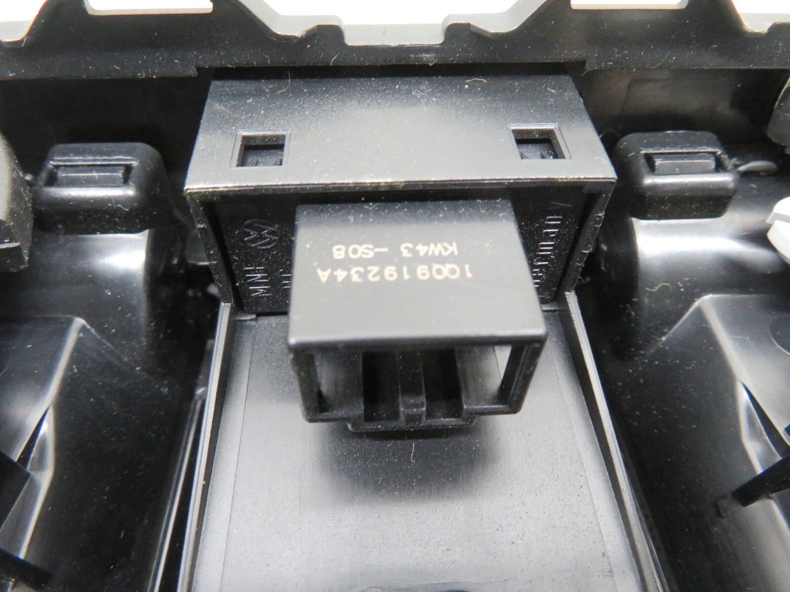 VOLKSWAGEN VW EOS CENTER DASHBOARD AIR VENT 2006-2010 1721-16