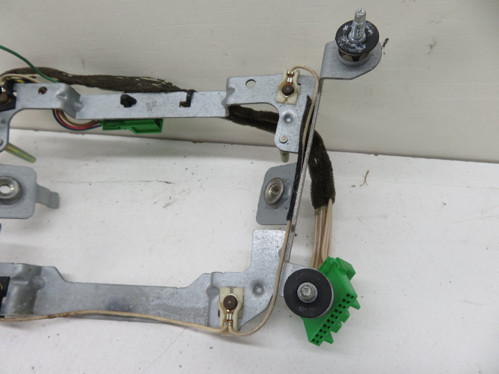 VOLVO V70 MK2 STEERING WHEEL EARTH MOUNTING BRACKET 2000-2007 1241-6