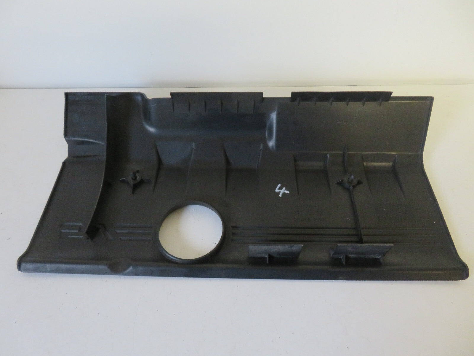 AUDI A8 D2 V8 3.7 ENGINE COVER 027103723D 1998-2002