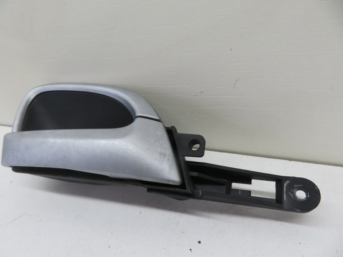 PORSCHE CAYENNE 955 OS DRIVER REAR INTERIOR DOOR HANDLE  2003-2006 1634-10