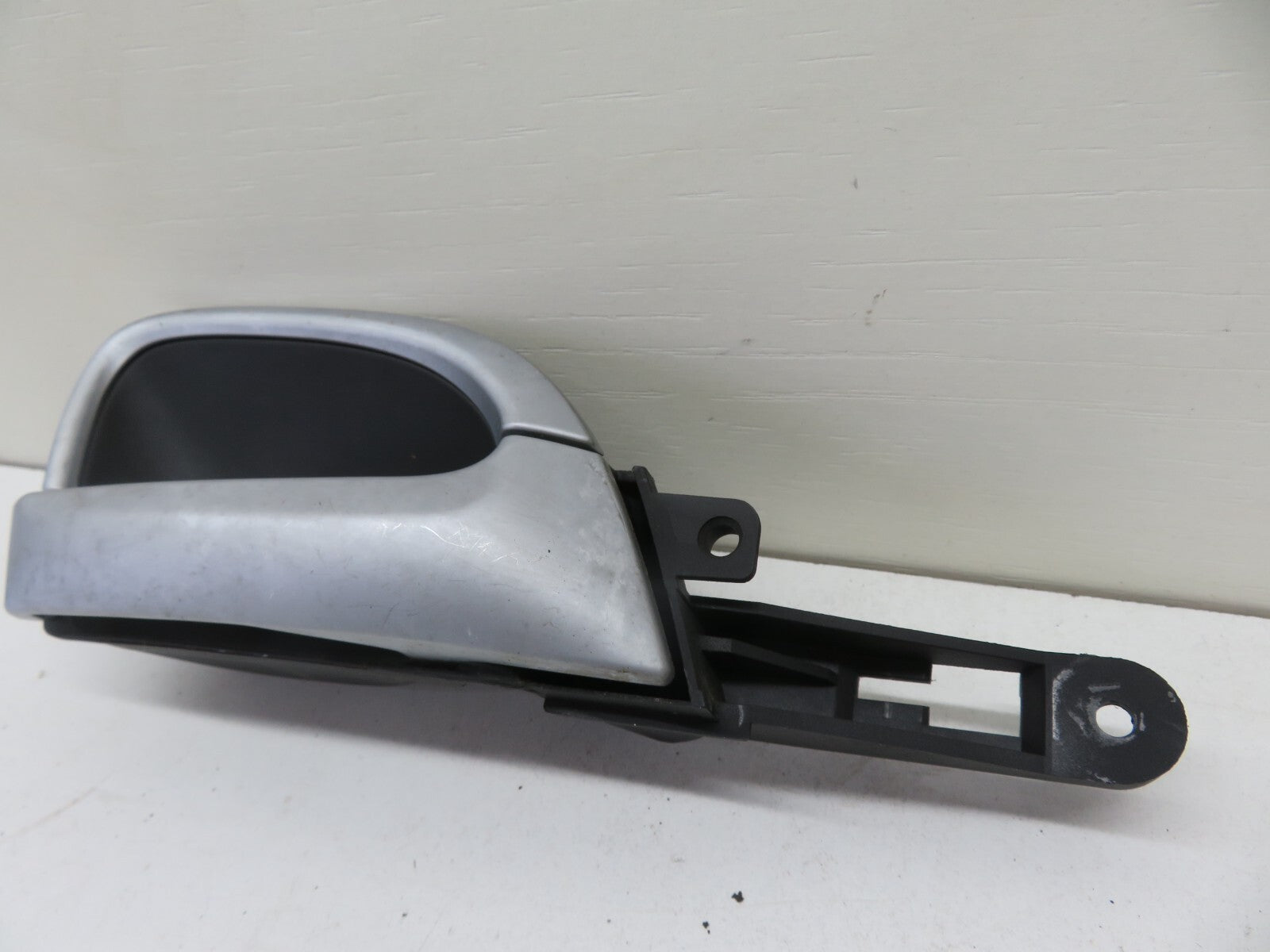 PORSCHE CAYENNE 955 OS DRIVER REAR INTERIOR DOOR HANDLE  2003-2006 1634-10