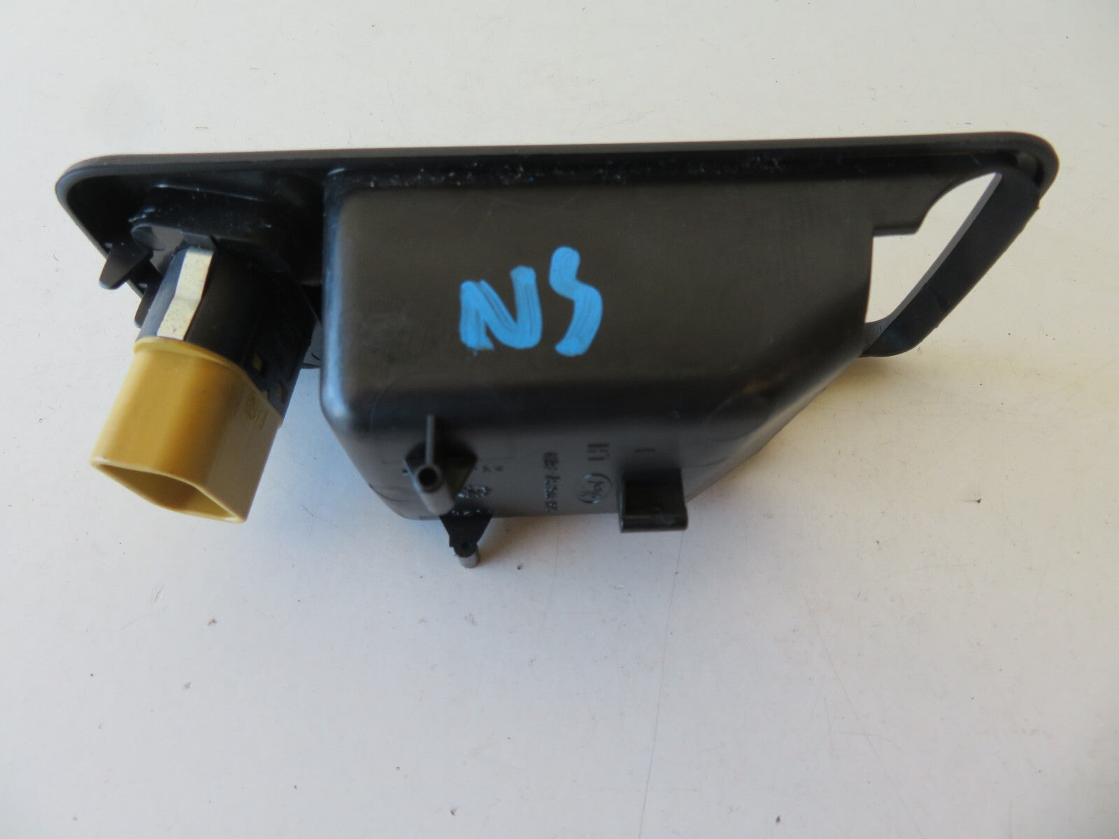 FORD FOCUS MK2 NS WINDOW SWITCH AND HANDLE TRIM 2008-2011 AMS1216