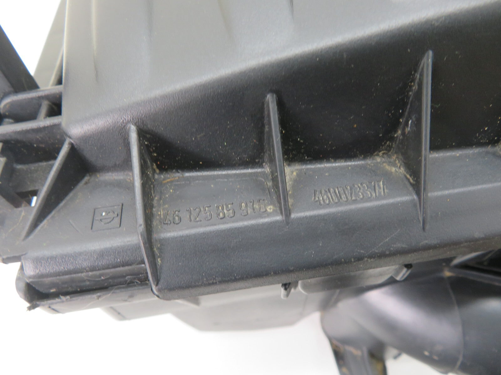 VAUXHALL MERIVA A 1.4 AIR FILTER BOX HOUSING 4612585916 2002-2009