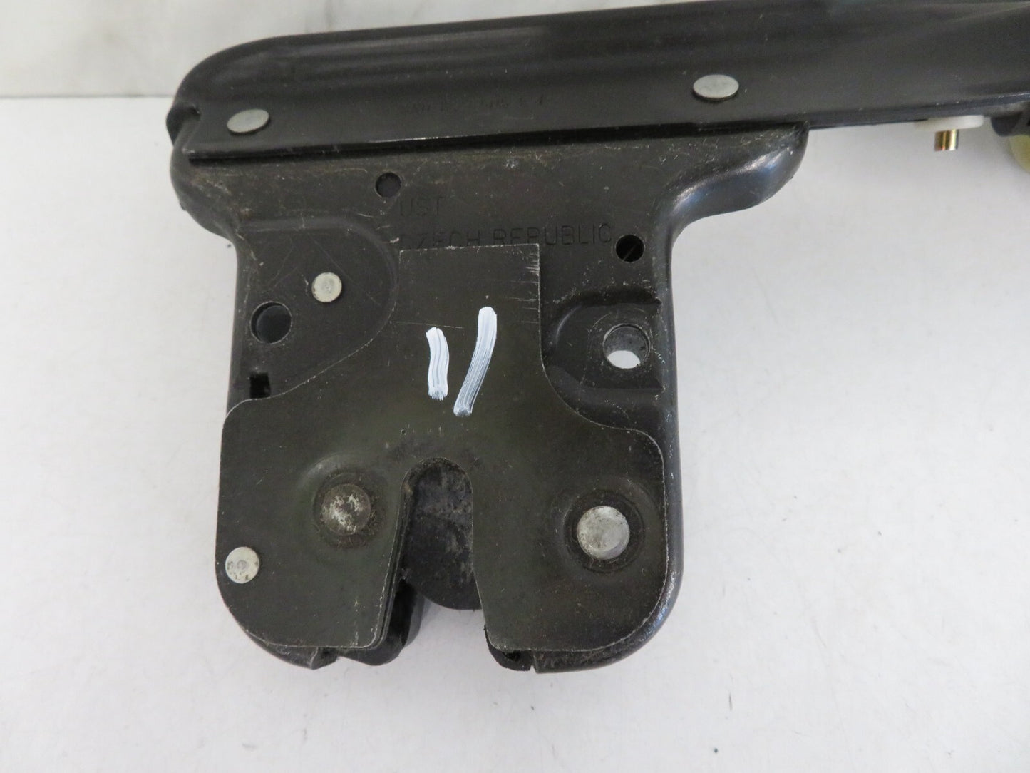 AUDI TT MK1 REAR TAILGATE BOOT LOCK CATCH 8N0827505E VWMIX1730-11