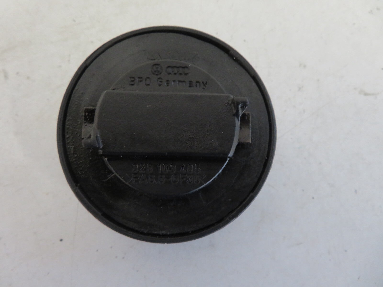 AUDI A8 D2 ENGINE OIL CAP 1998-2002 A1636-19