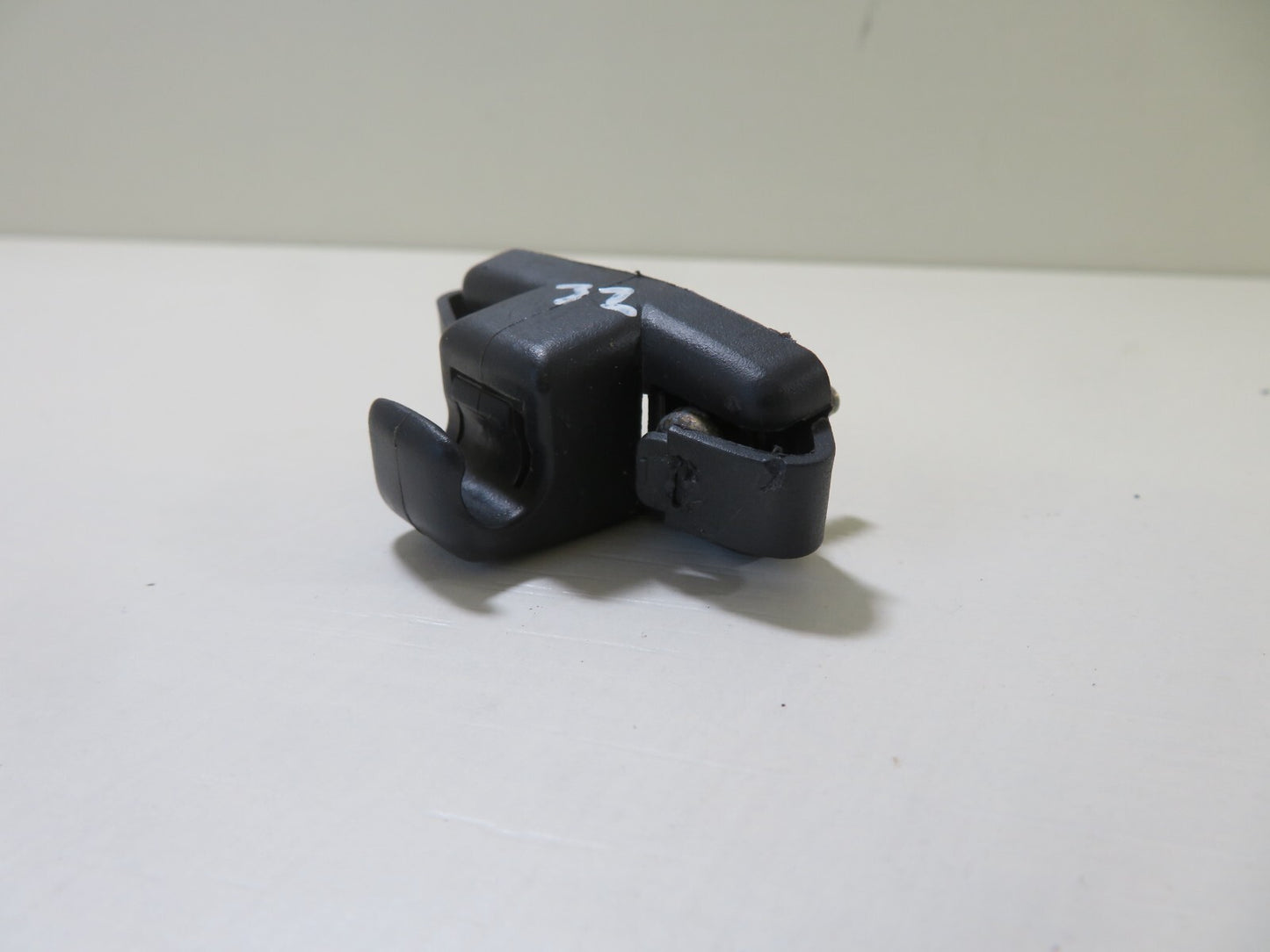 BMW MINI COOPER R52 SUN VISOR CLIP HOLDER 2001-2006 1325-32