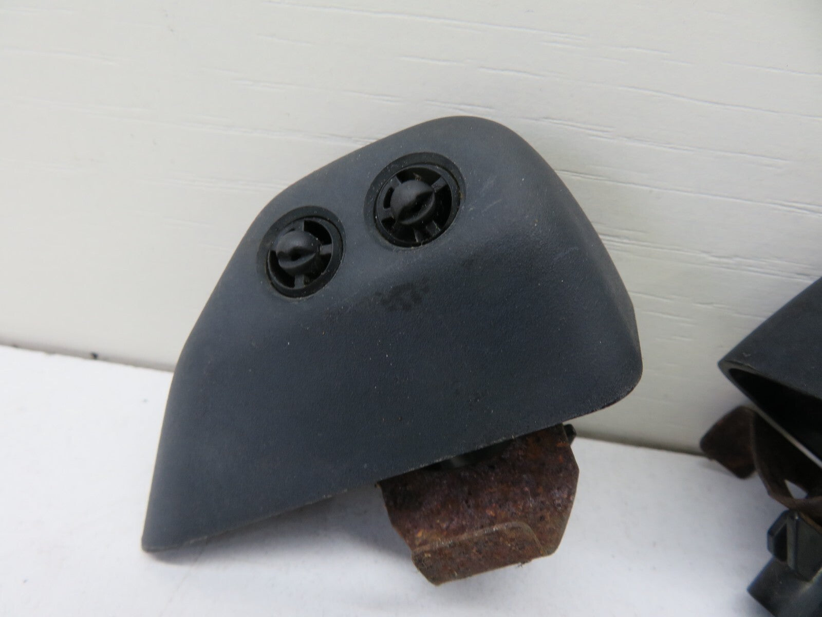 LAND ROVER FREELANDER 2 FRONT HEADLIGHT WASHER JETS PAIR 2006-2014