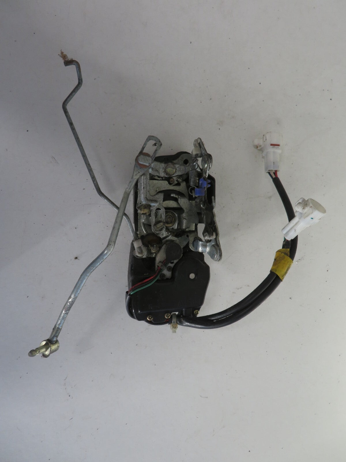 SUZUKI SWIFT GLS OSF 3DR DOOR LOCK CATCH 1988-2002 1439-3