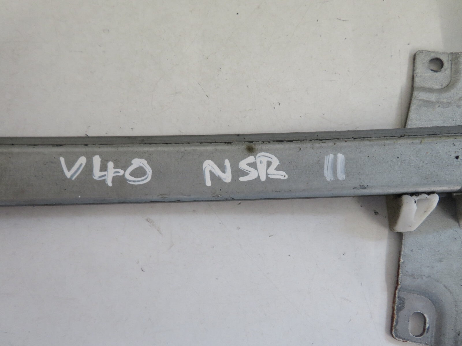 VOLVO V40 NSR PASSENGER REAR WINDOW REGULATOR 1995-2004 AMS-11