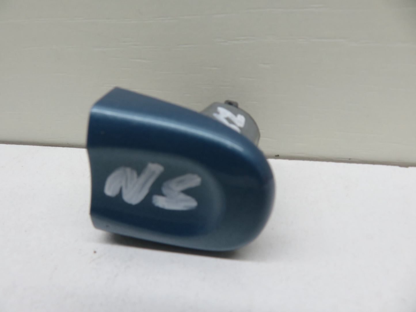 VOLKSWAGEN VW EOS NS PASSENGER EXTERNAL DOOR HANDLE END CAP 2006-2010 1701-25