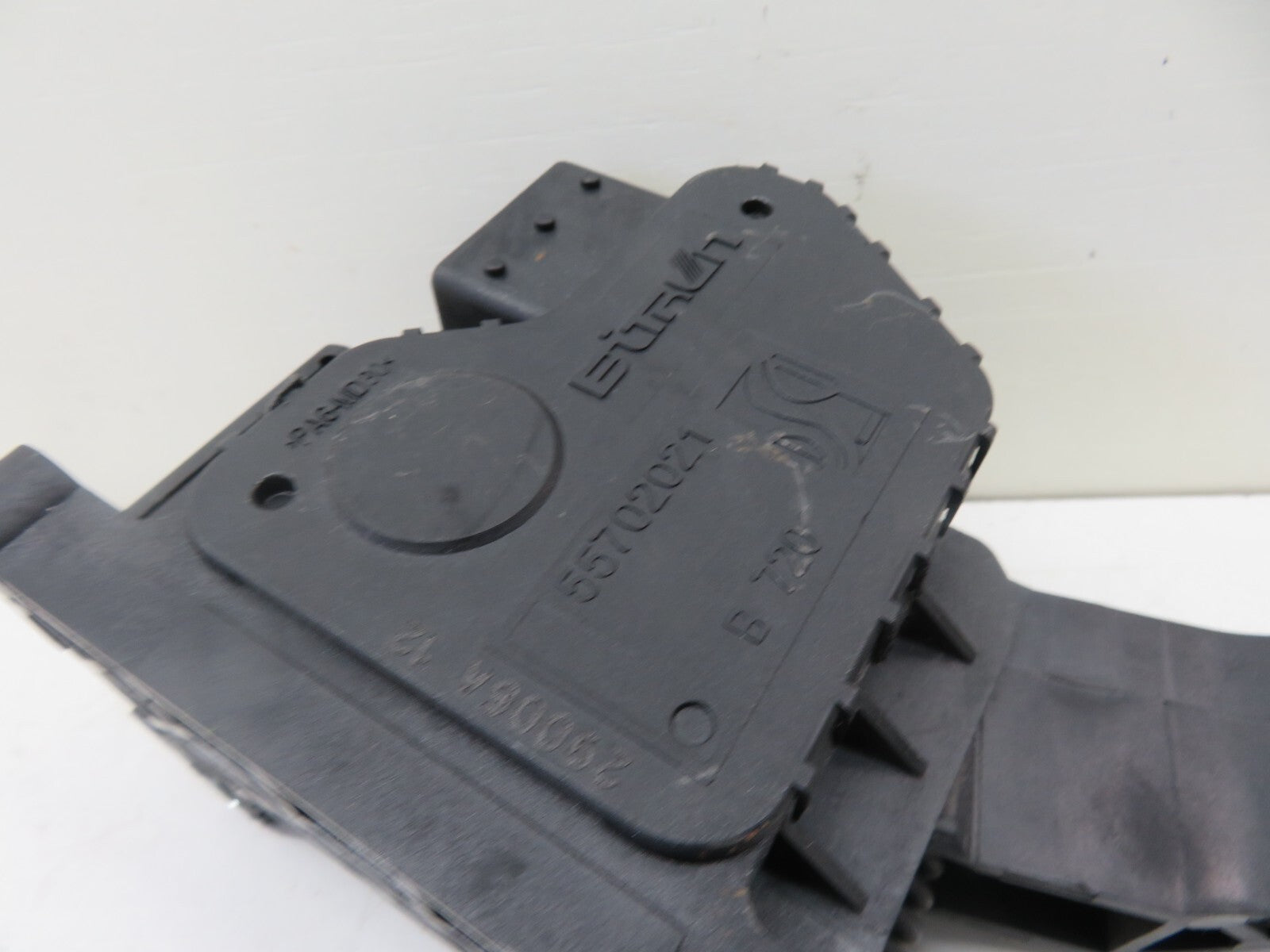 VAUXHALL CORSA D THROTTLE PEDAL 55702021 2006-2011 1700-11