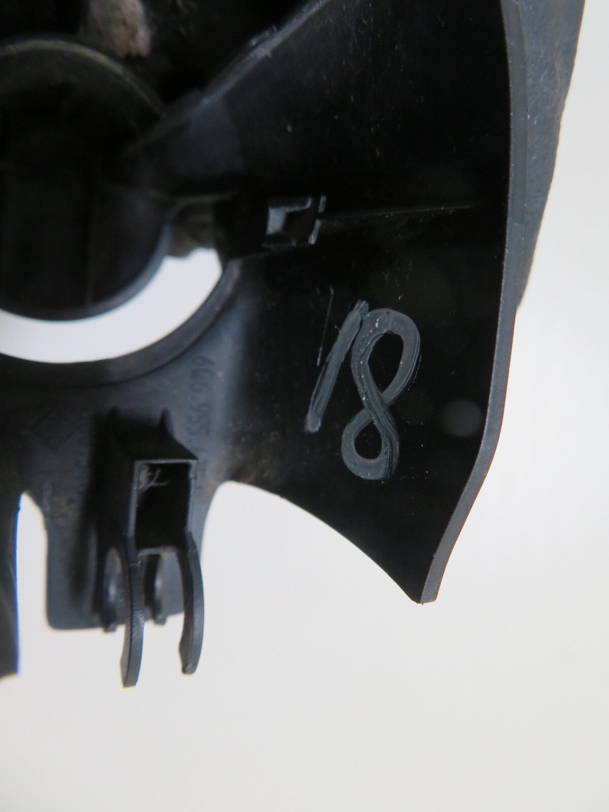 VOLKSWAGEN VW TOURAN REAR WIPER ARM BOLT COVER 2003-2009 1014-18