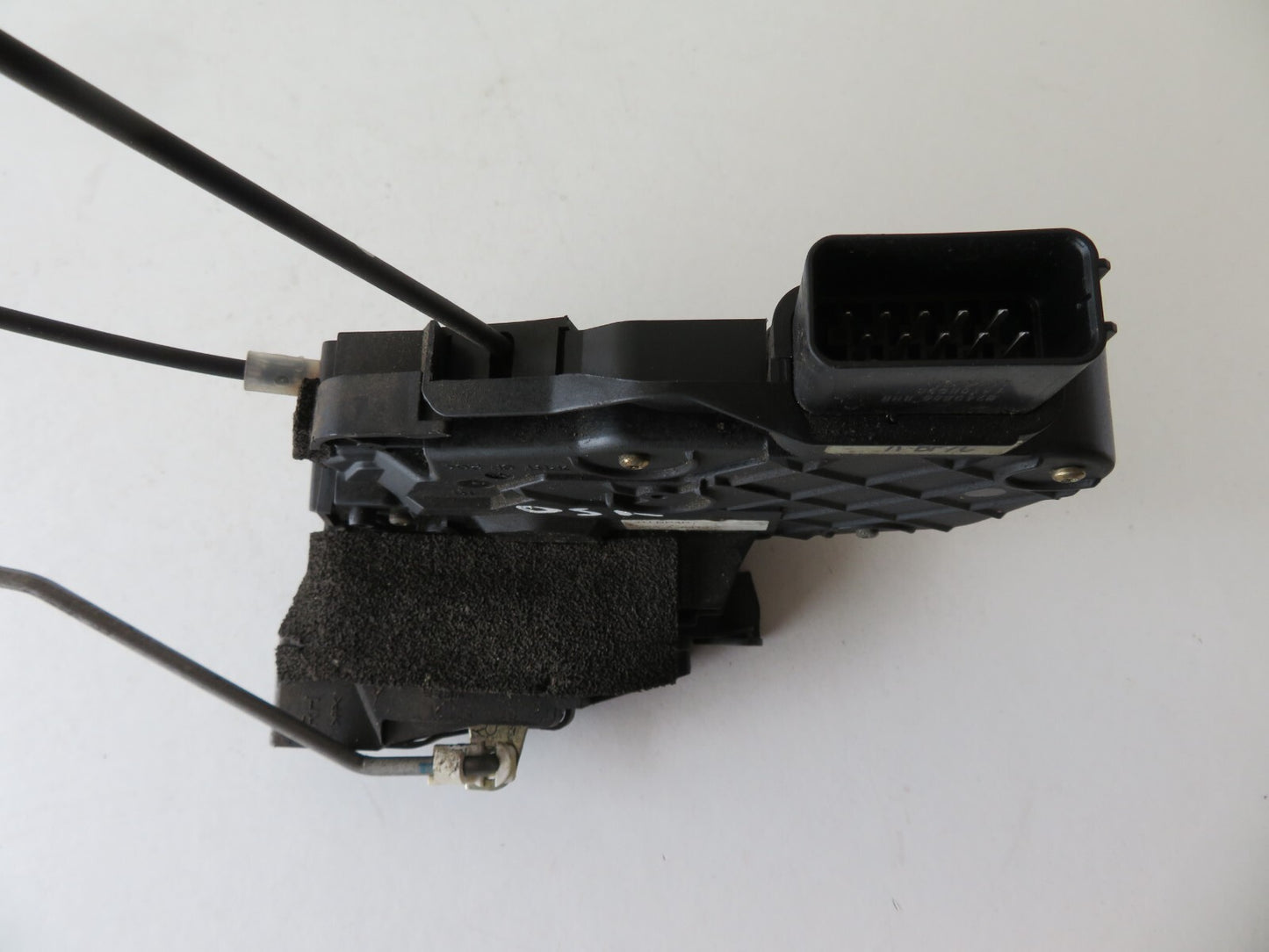 MAZDA 3 BK OSR REAR DOOR LOCK CATCH 3N6A-A26412-C 2003-2006 AMS114