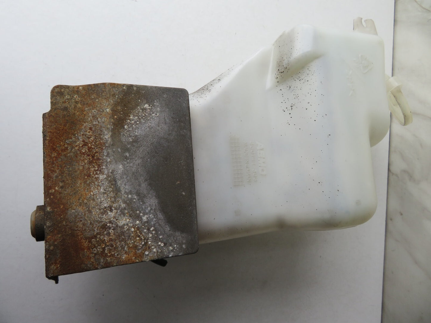 MAZDA MX5 MK2 WINDSCREEN WASHER BOTTLE WITH PUMP 1998-2005 A1204-3