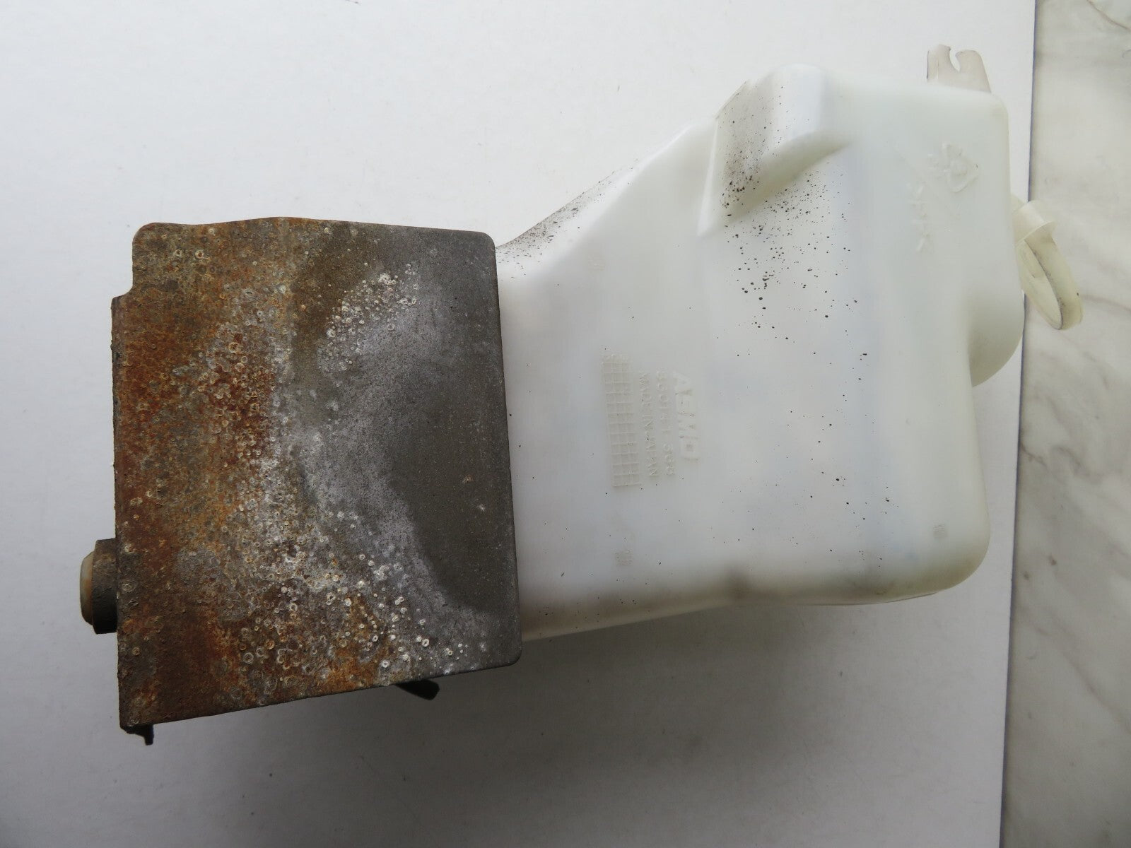 MAZDA MX5 MK2 WINDSCREEN WASHER BOTTLE WITH PUMP 1998-2005 A1204-3