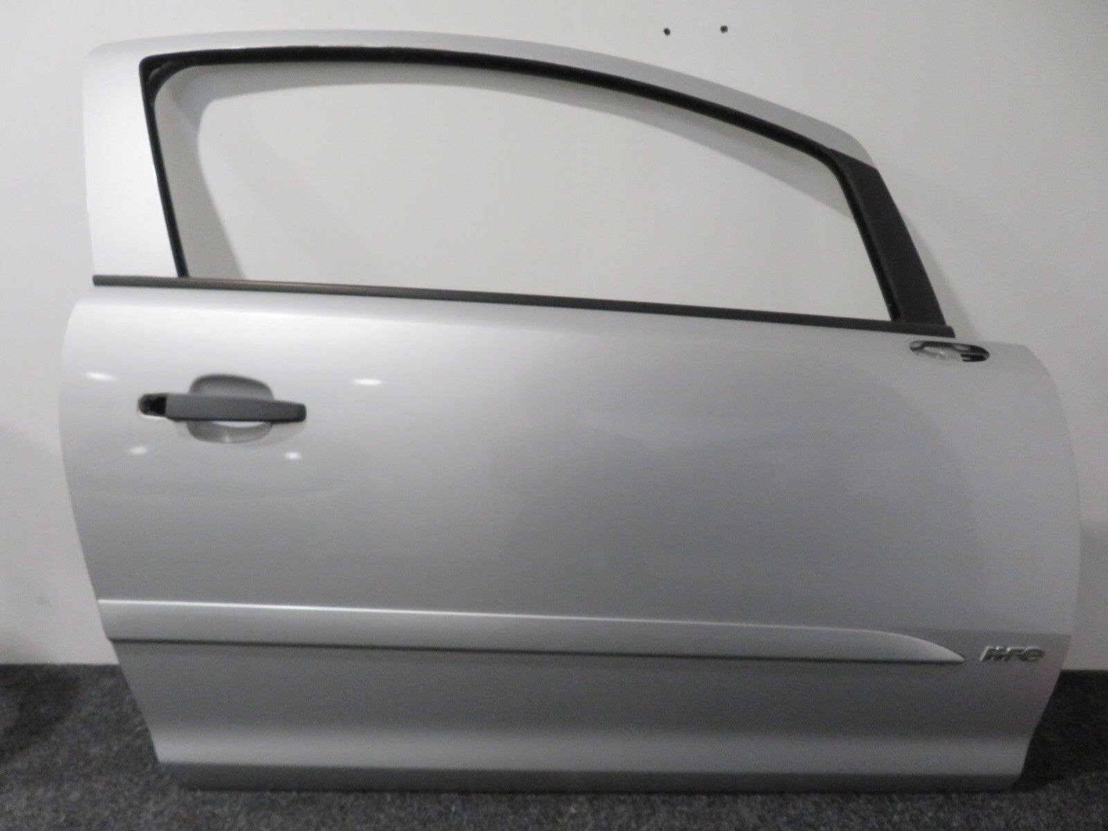 VAUXHALL CORSA D OS DRIVER SIDE DOOR WITH GLASS 3DR SILVER 2006-2010