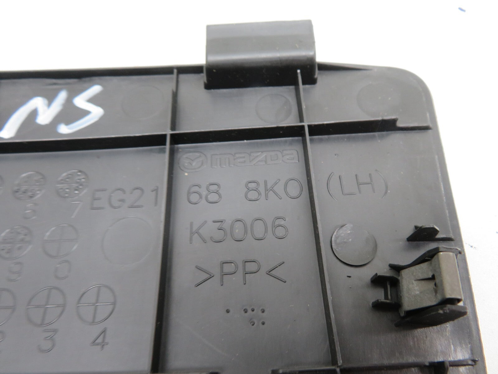 MAZDA CX7 NS PASSENGER SIDE REAR BOOT TRIM EG21688K0 2008-2012 1414-4