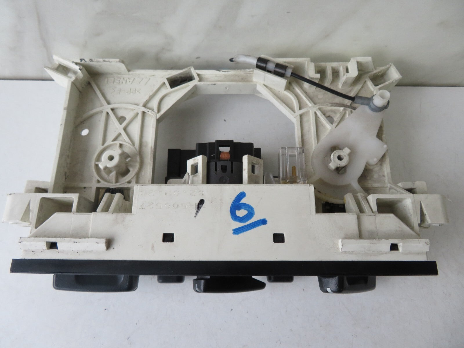 MITSUBISHI CARISMA HEATER CLIMATE CONTROLS MR500527 1999-2004 A1601-6