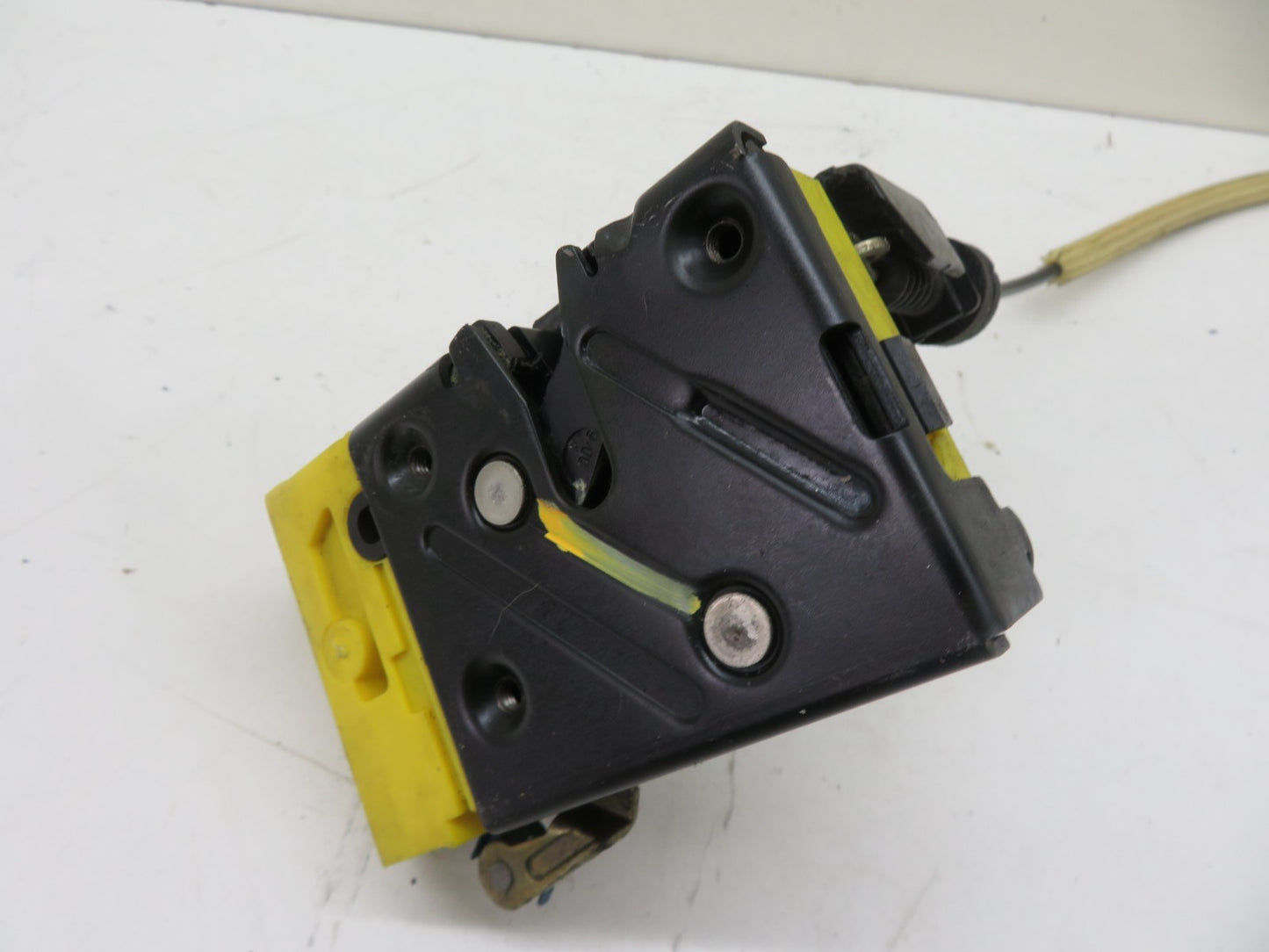 VOLVO V70 MK2 NSF PASSENGER FRONT DOOR LOCK CATCH 2000-2007 1241-4