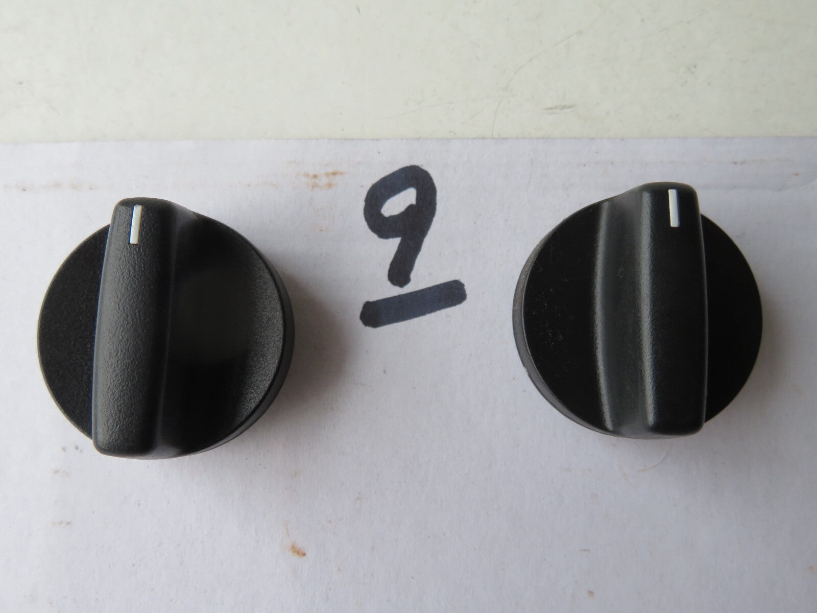 HYUNDAI MATRIX HEATER CLIMATE CONTROL KNOB PAIR 2001-2006 A1343-9