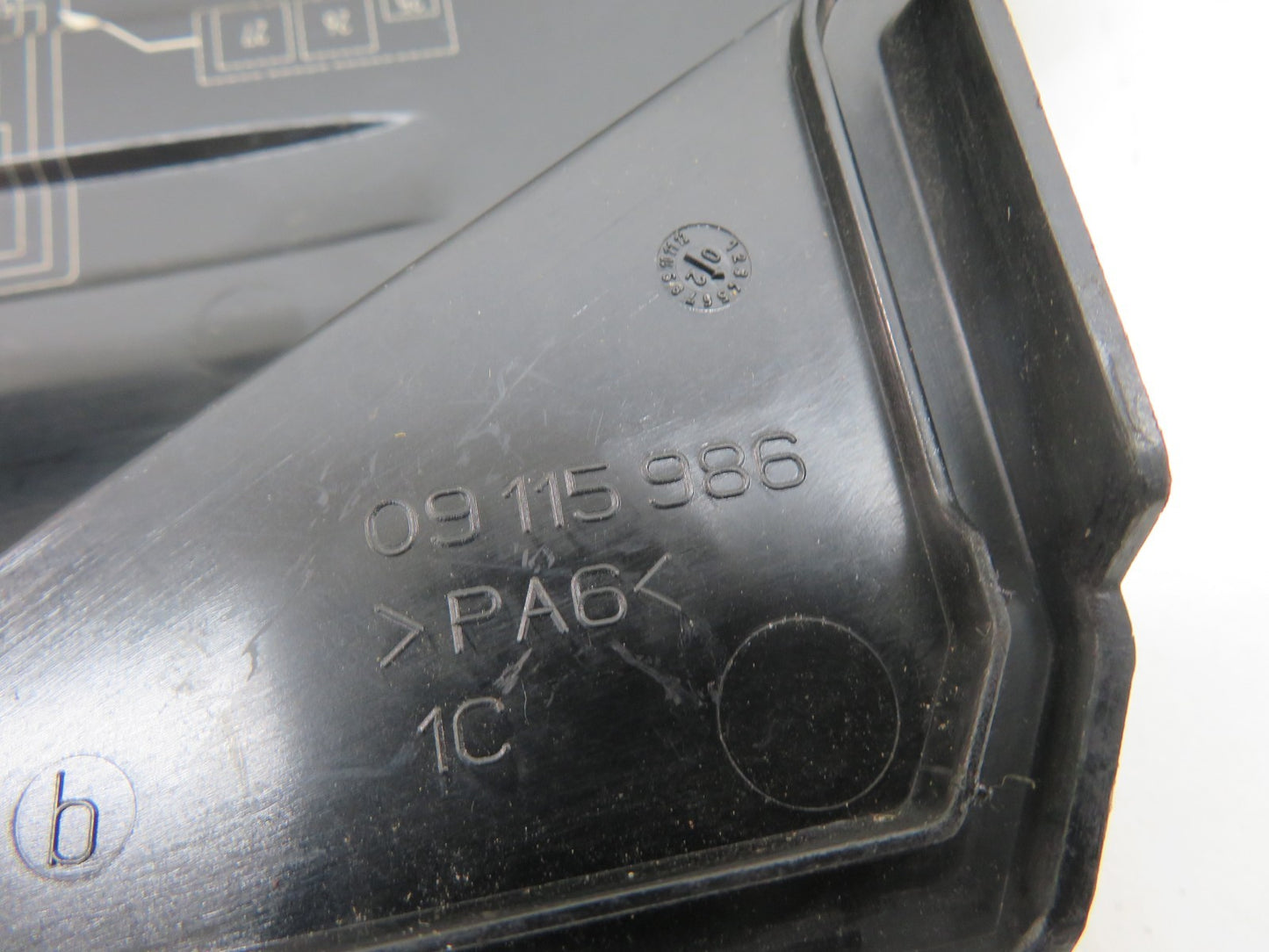 VAUXHALL CORSA ENGINE BAY FUSE BOX COVER TRIM 09115986 2000-2006 1530-4