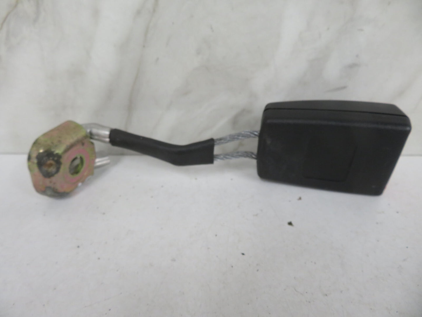 AUDI A8 D2 REAR SEAT BELT BUCKLE 4D0857740 1998-2002 A1652-10