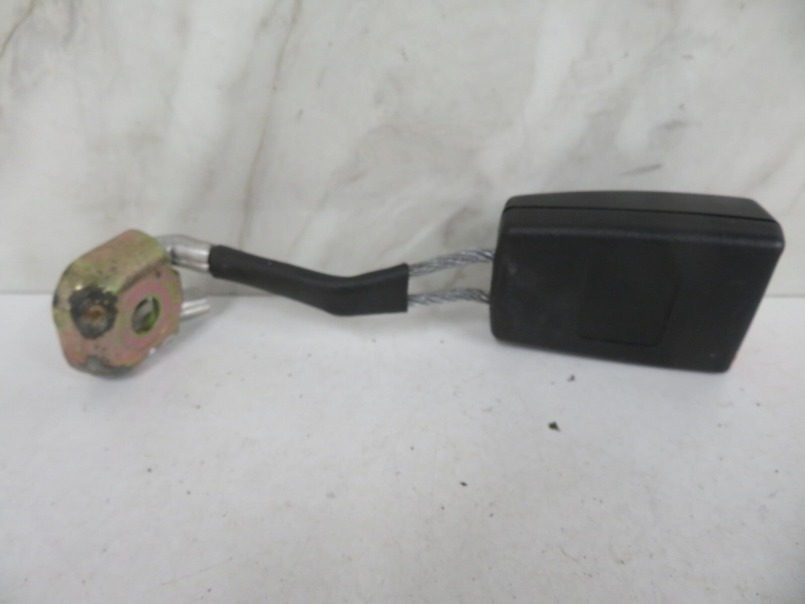 AUDI A8 D2 REAR SEAT BELT BUCKLE 4D0857740 1998-2002 A1652-10